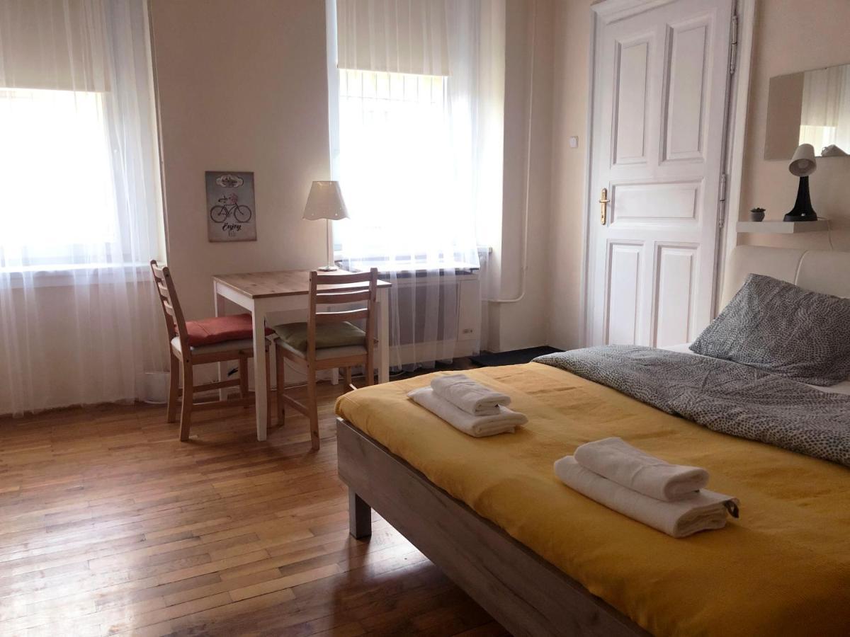V57 Apartment Oktogon Budapest Esterno foto