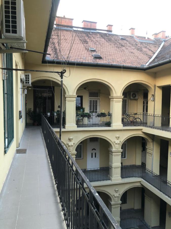 V57 Apartment Oktogon Budapest Esterno foto